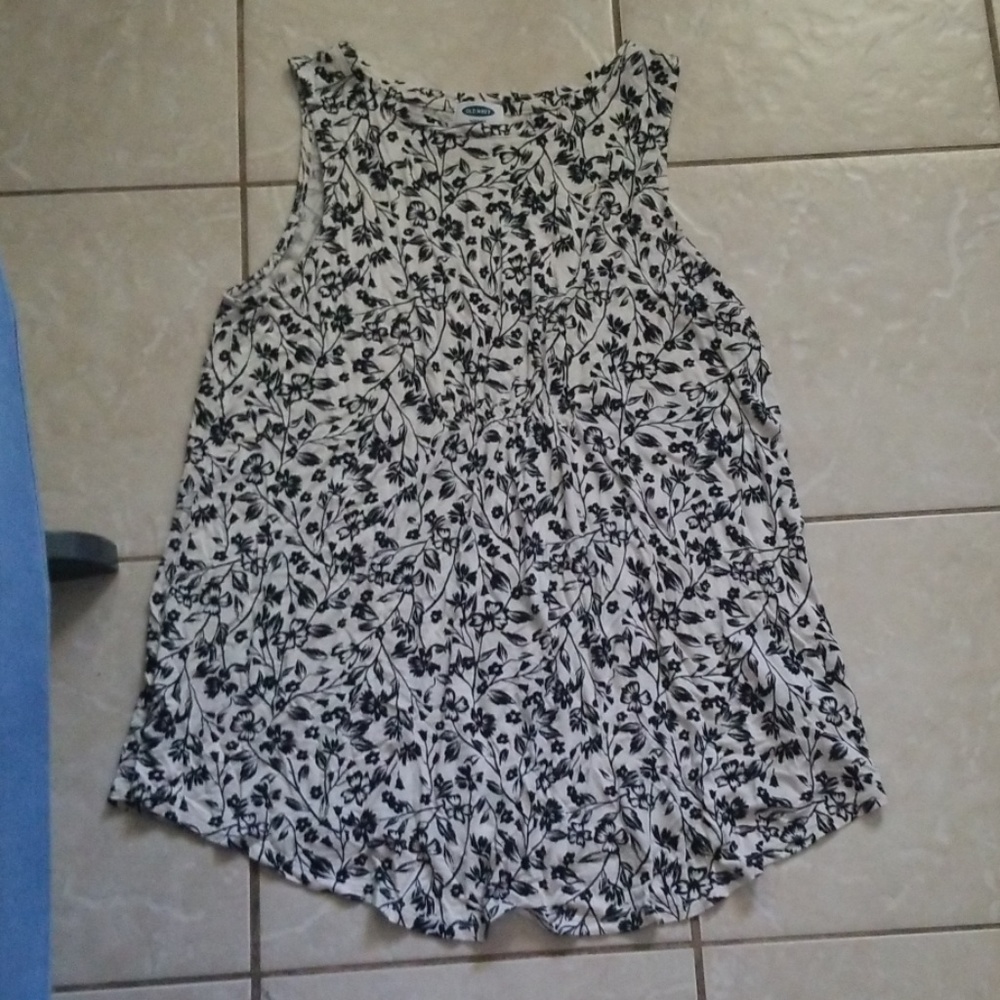 M Old Navy Maternity Shirt